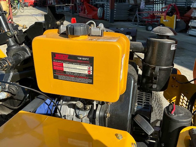 2025 yarmax 195fc wi18d 18hp met klepelmaaier - minitractor - afbeelding 15 van  26