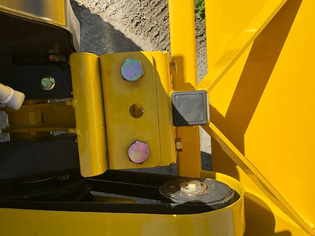 2025 yarmax 195fc wi18d 18hp met klepelmaaier - minitractor - afbeelding 10 van  24