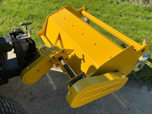 2025 yarmax 195fc wi18d 18hp turf 4x4 met klepelmaaier - minitractor - afbeelding 9 van  26