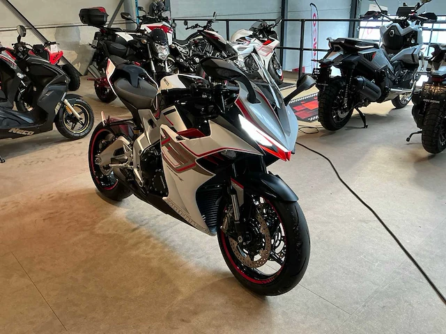 2025 zontes 703rr demo motorfiets - afbeelding 12 van  18