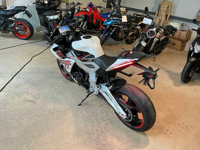 2025 zontes 703rr demo motorfiets - afbeelding 17 van  18