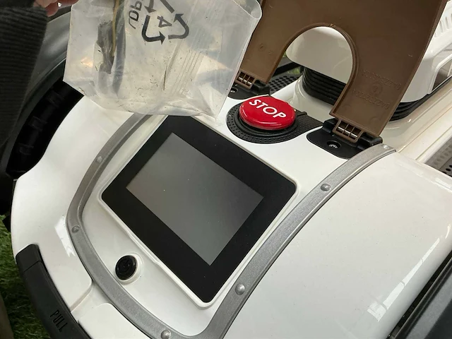 2025 zuchetti ambrogio 4.0 elite 4wd rtk robotmaaier - afbeelding 4 van  7