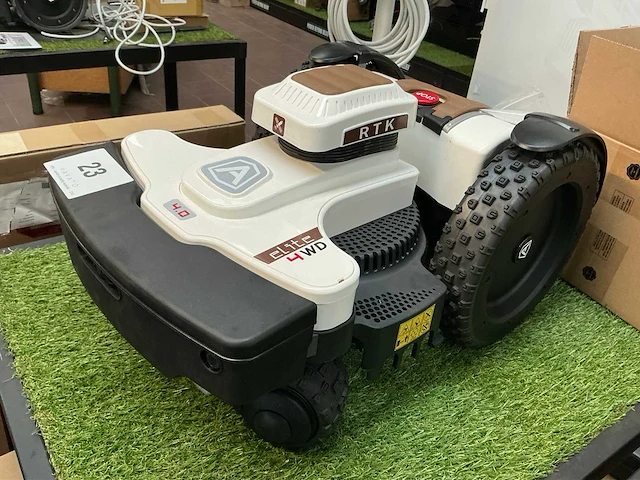 2025 zuchetti ambrogio 4.0 elite 4wd rtk robotmaaier - afbeelding 2 van  7