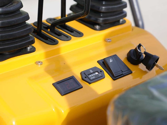 2026 huayee 1000kg minigraafmachine – zwenkgiek – semi-automatische snelwissel – 2 bakken - afbeelding 6 van  7