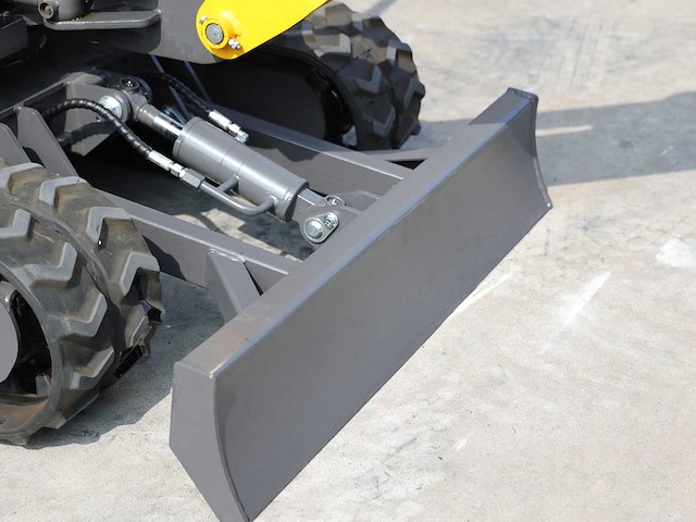 2026 huayee minigraafmachine - 1.800 kg – kubota 3-cilinder – knikarm – snelwissel – 2 bakken - afbeelding 12 van  15