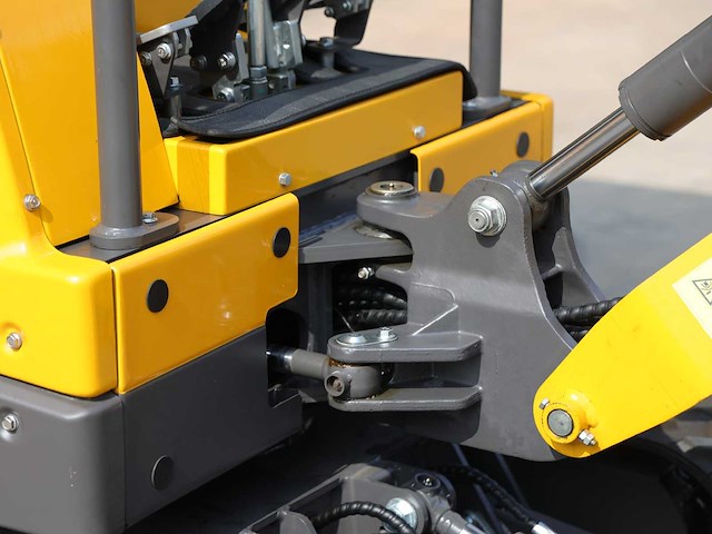 2026 huayee minigraafmachine - 1.800 kg – kubota 3-cilinder – knikarm – snelwissel – 2 bakken - afbeelding 13 van  15