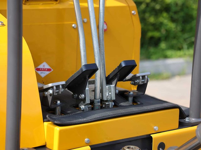 2026 huayee minigraafmachine - 1.800 kg – kubota 3-cilinder – knikarm – snelwissel – 2 bakken - afbeelding 6 van  15