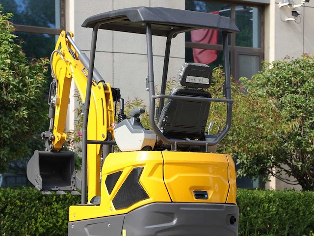 2026 huayee minigraafmachine - 1.800 kg – kubota 3-cilinder – knikarm – snelwissel – 2 bakken - afbeelding 10 van  15