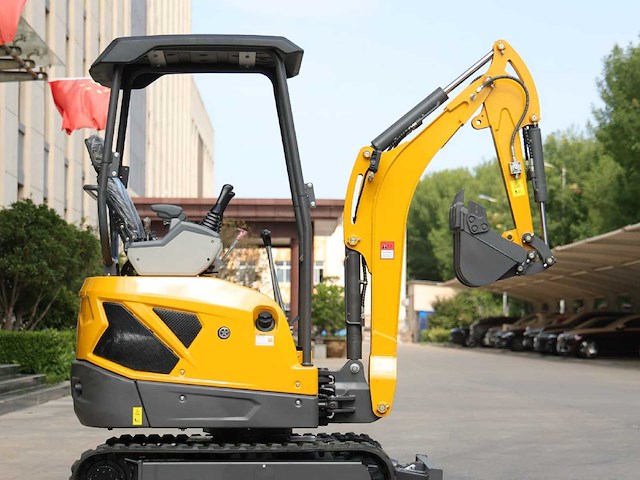 2026 huayee minigraafmachine - 1.800 kg – kubota 3-cilinder – knikarm – snelwissel – 2 bakken - afbeelding 12 van  15