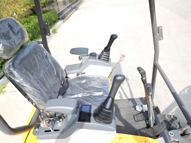 2026 huayee minigraafmachine - 1.800 kg – kubota 3-cilinder – knikarm – snelwissel – 2 bakken - afbeelding 14 van  15