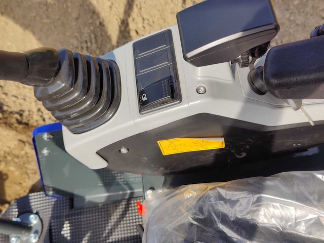 2026 katco q18+ minigraafmachine - 1800kg - hydraulische duim - zwenkarm - nieuw - afbeelding 15 van  17