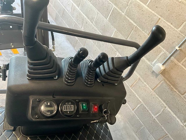 2026 nuoman minigraafmachine 1200kg - zwenkgiek - met garantie - afbeelding 15 van  21