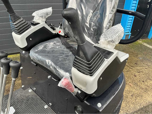 2026 nuoman minigraafmachine 1.2t - side swing & joystick - met garantie - afbeelding 3 van  9