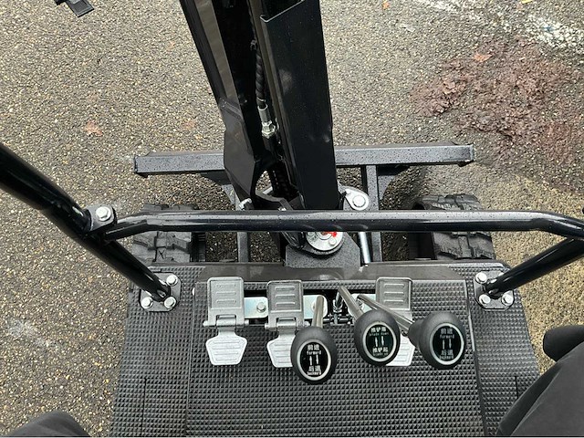 2026 nuoman minigraafmachine 1.2t - side swing & joystick - met garantie - afbeelding 6 van  9