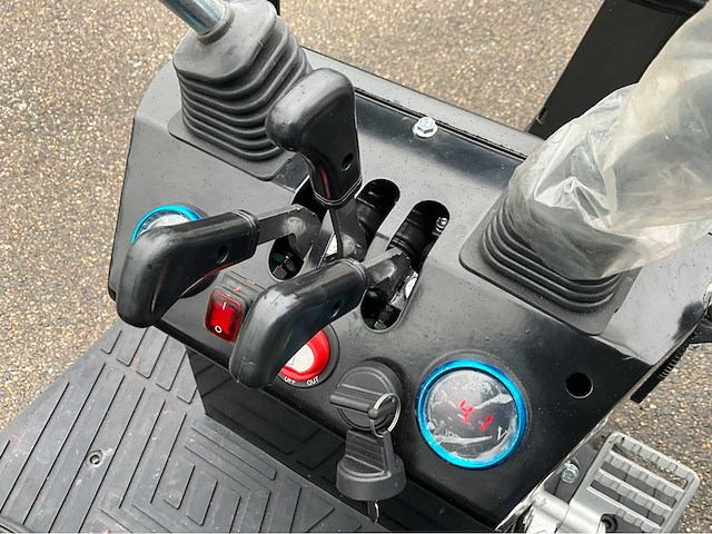 2026 nuoman minigraafmachine (70cm) 0.6t - side swing - met garantie - afbeelding 3 van  19