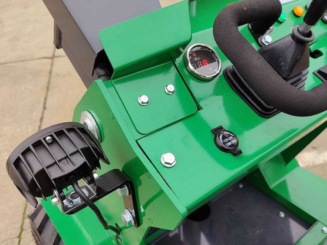 2026 nycheki sk-sdk105 mini schranklader - snelwissel & hydraulische mestbak - ongebruikt - afbeelding 3 van  17