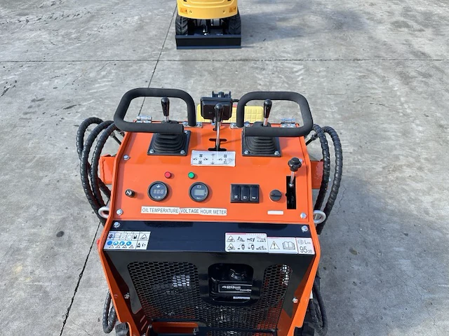 2026 sdlool sl36c mini-schranklader op rupsen - afbeelding 14 van  28