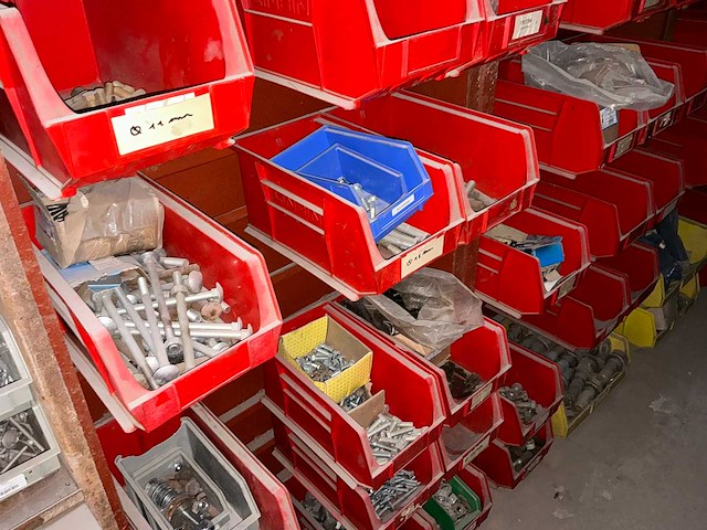 20ft opslagcontainer met inhoud - afbeelding 5 van  18