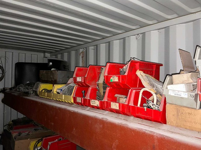 20ft opslagcontainer met inhoud - afbeelding 7 van  18