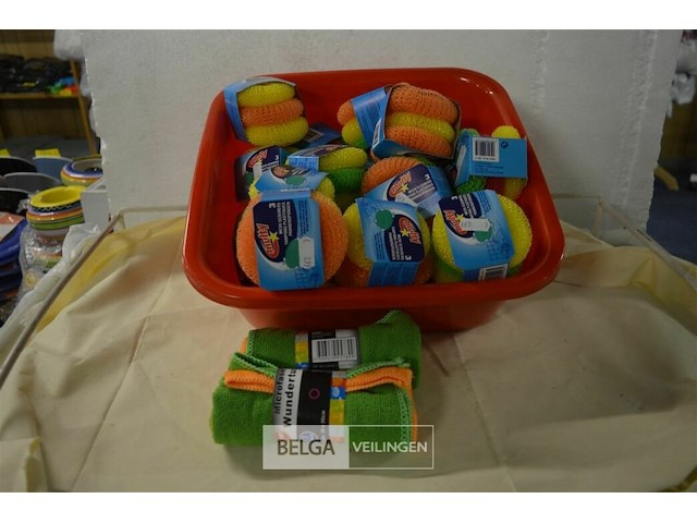 ±20x 3st pannensponsen +2x 2st microvezeldoek 30x30cm - afbeelding 1 van  3
