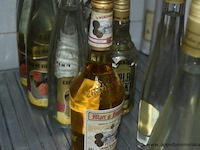 20x fles gedistilleerde drank, wo. 1x filliers jonge ambachtelijke graanjenever, diverse reserve du pere vages eau de vie de mirabelle en l'heritage de l'abbe rousseau marc de bourgogne - afbeelding 3 van  4