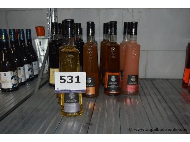 20x fles likeur, joseph cartron, wo. sureau (amber), mangue (amber), crème de pêche de vigne (amber), pamplemousse rose (roze), cassis (donker), vermouth blanc (helder), 70cl - afbeelding 1 van  4