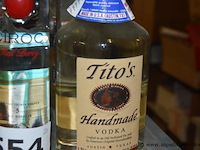 20x fles sterke drank, wo. bökland peach vodka liqueur 70cl, stolichnaya vodka 70cl, ciroc red berry vodka 70cl, tito's handmade vodka 1.75l, smirnoff vodka - afbeelding 3 van  5