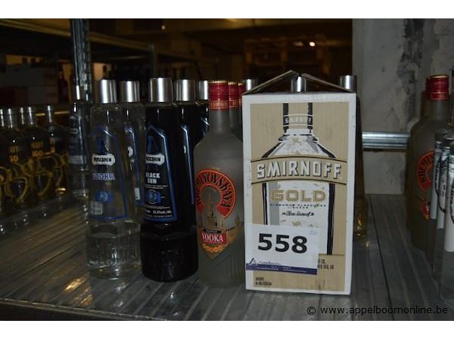 20x fles vodka, wo. puschkin vodka 1l, puschkin black sun vodka 1l, kremlyovskaya pepper vodka 1l, smirnoff gold cinnamon flavoured vodka 70cl - afbeelding 1 van  2