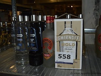 20x fles vodka, wo. puschkin vodka 1l, puschkin black sun vodka 1l, kremlyovskaya pepper vodka 1l, smirnoff gold cinnamon flavoured vodka 70cl - afbeelding 1 van  2