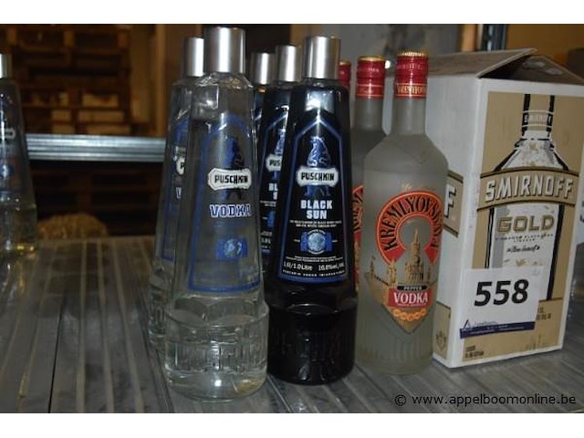 20x fles vodka, wo. puschkin vodka 1l, puschkin black sun vodka 1l, kremlyovskaya pepper vodka 1l, smirnoff gold cinnamon flavoured vodka 70cl - afbeelding 2 van  2