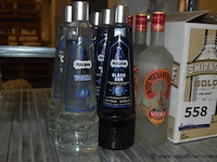 20x fles vodka, wo. puschkin vodka 1l, puschkin black sun vodka 1l, kremlyovskaya pepper vodka 1l, smirnoff gold cinnamon flavoured vodka 70cl - afbeelding 2 van  2