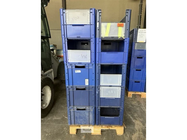 ± 20x plastieke stapelbare bakken - afbeelding 1 van  4