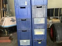 ± 20x plastieke stapelbare bakken