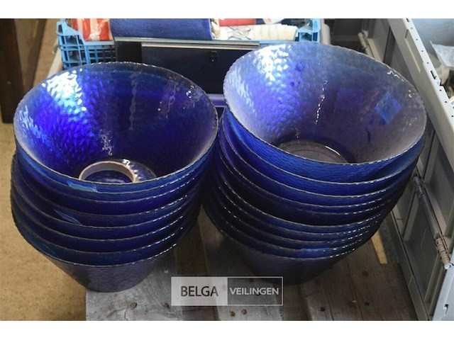 ±21 blauwe glazen kommen - afbeelding 1 van  3