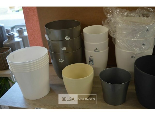 ±21 div maten plastieken bloempotten - afbeelding 2 van  5