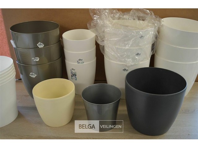 ±21 div maten plastieken bloempotten - afbeelding 3 van  5
