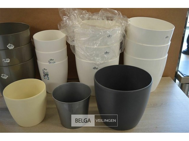 ±21 div maten plastieken bloempotten - afbeelding 4 van  5