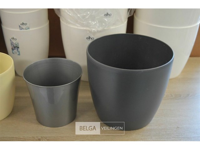 ±21 div maten plastieken bloempotten - afbeelding 5 van  5