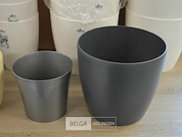 ±21 div maten plastieken bloempotten - afbeelding 5 van  5