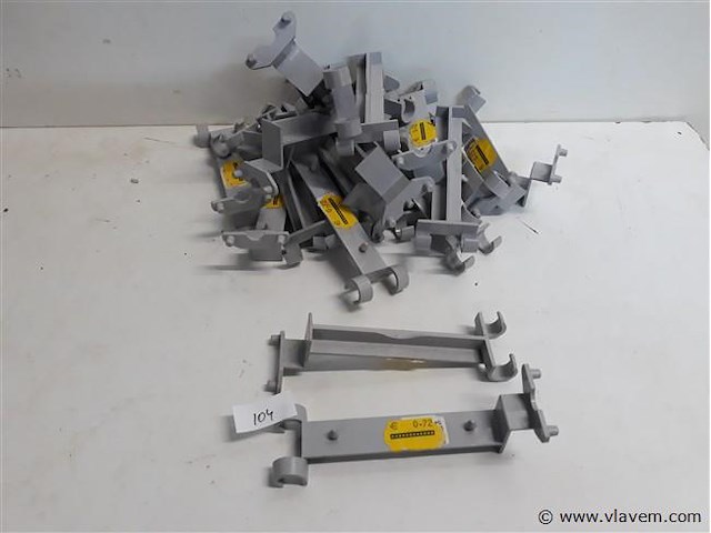 21 x klem voor bladnet 125mm licht grijs pvc regenafvoer - afbeelding 1 van  2