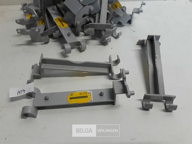 21 x klem voor bladnet 125mm licht grijs pvc regenafvoer - afbeelding 3 van  3