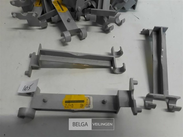 21 x klem voor bladnet 125mm licht grijs pvc regenafvoer - afbeelding 3 van  3