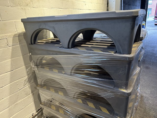 210-52 lot pvc opstapbakken (9) - afbeelding 4 van  4