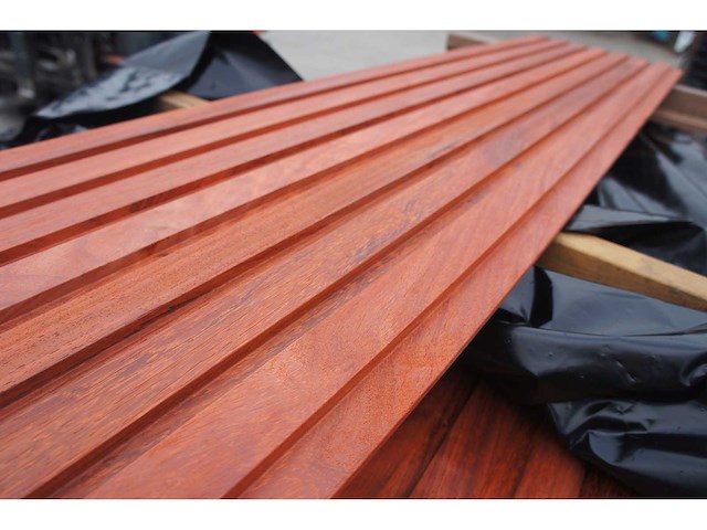 21,53 m² padouk gevelbekleding - afbeelding 2 van  5