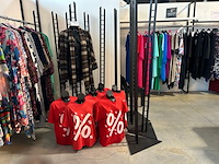 22 bustes + 11 staanders