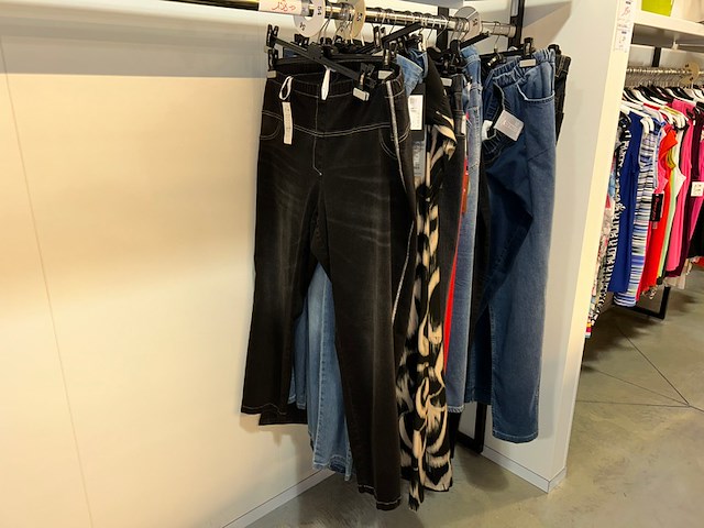 22 damesbroeken - afbeelding 1 van  9