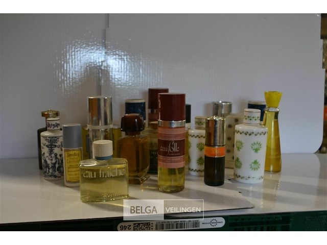 ±22 div. vintage parfum - afbeelding 1 van  6