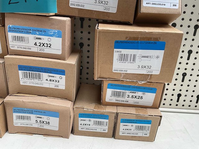 22 dozen zelfborende schroeven - afbeelding 2 van  8