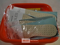 ±22 paar div. zolen - afbeelding 1 van  2