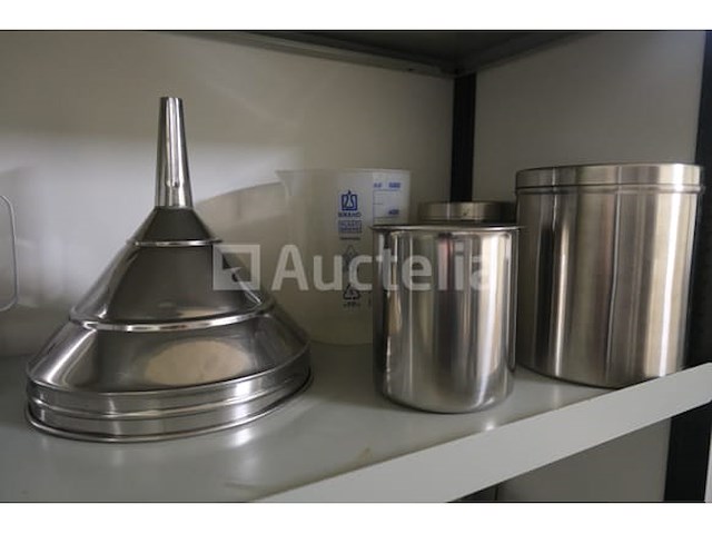 22 roestvrijstalen laboratoriumcontainers - afbeelding 1 van  5